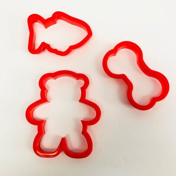 Lot of 79 Plastic Cookie Cutters Halloween Christmas Easter Vehicles Letters ++ - Picture 9 of 14